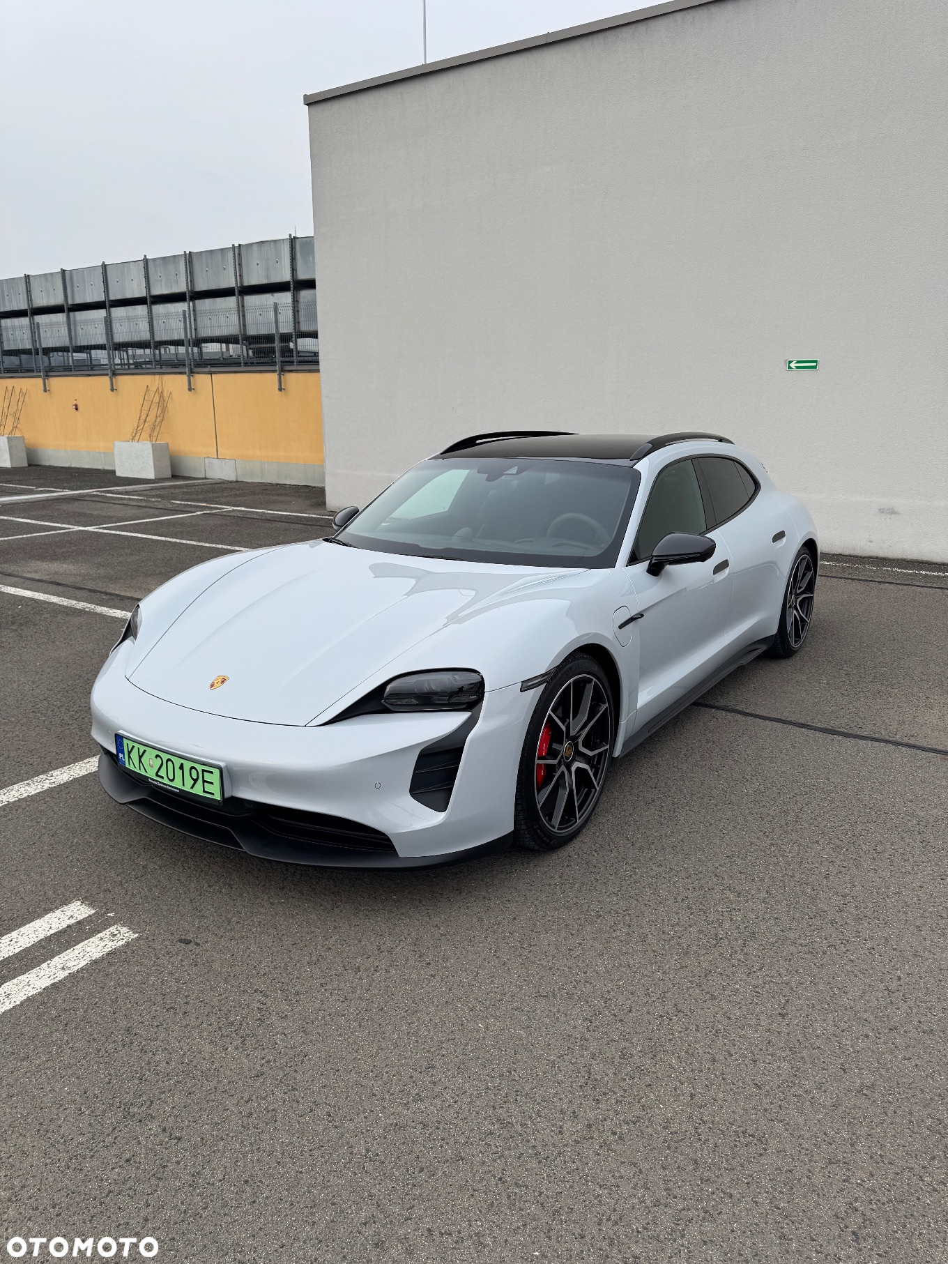 Porsche Taycan GTS Sport Turismo - 9