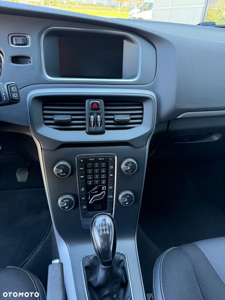 Volvo V40 T3 Momentum - 21