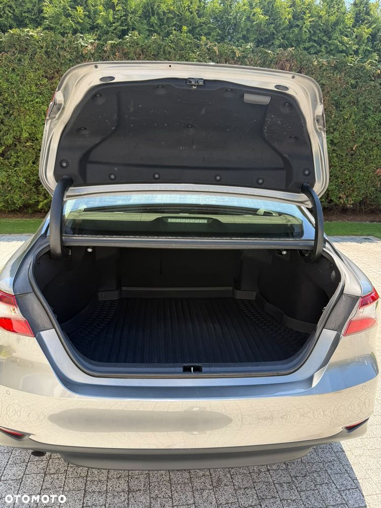 Toyota Camry 2.5 Hybrid Comfort CVT - 16