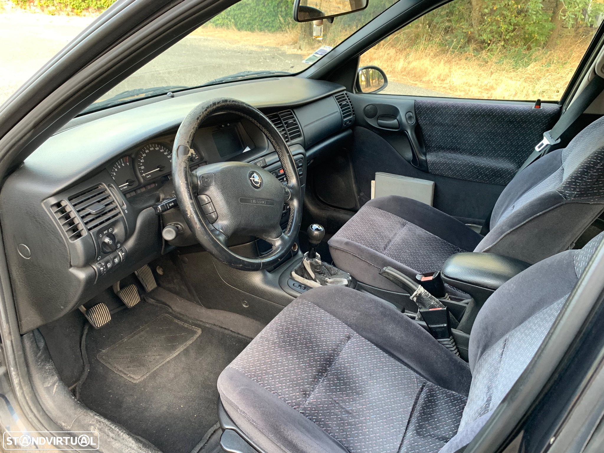 Opel Vectra Caravan 1.6i 16V - 17
