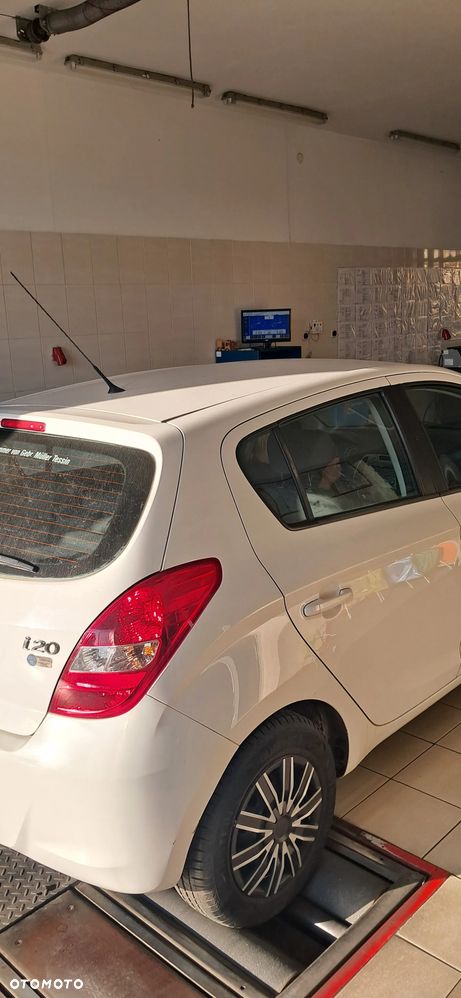 Hyundai i20 - 24