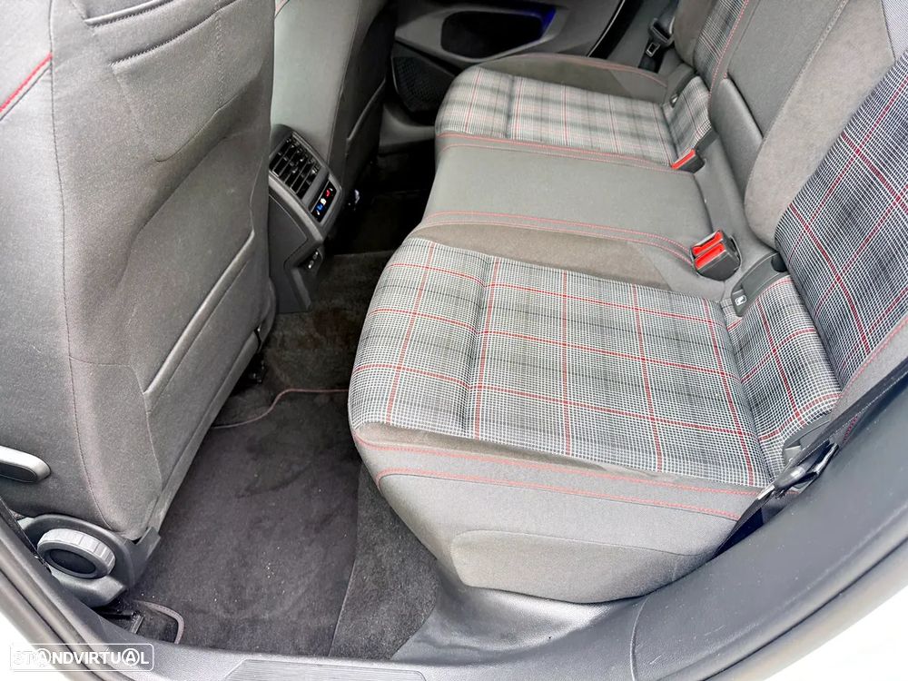 VW Golf 2.0 TSI GTI DSG - 32