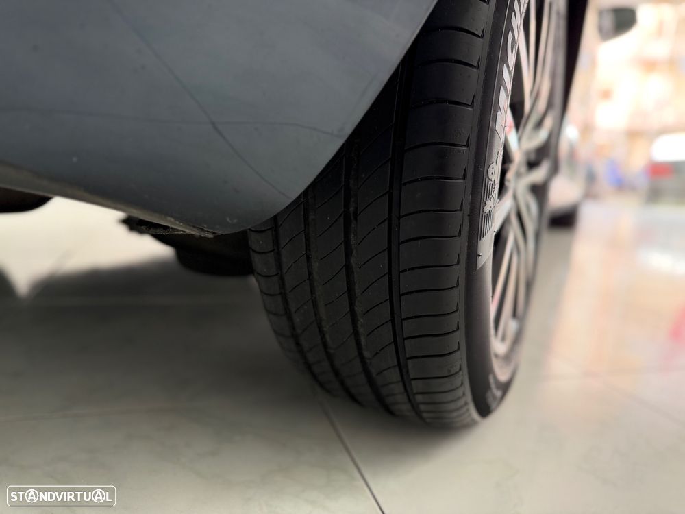 Volvo V40 2.0 D2 Momentum Geartronic - 10