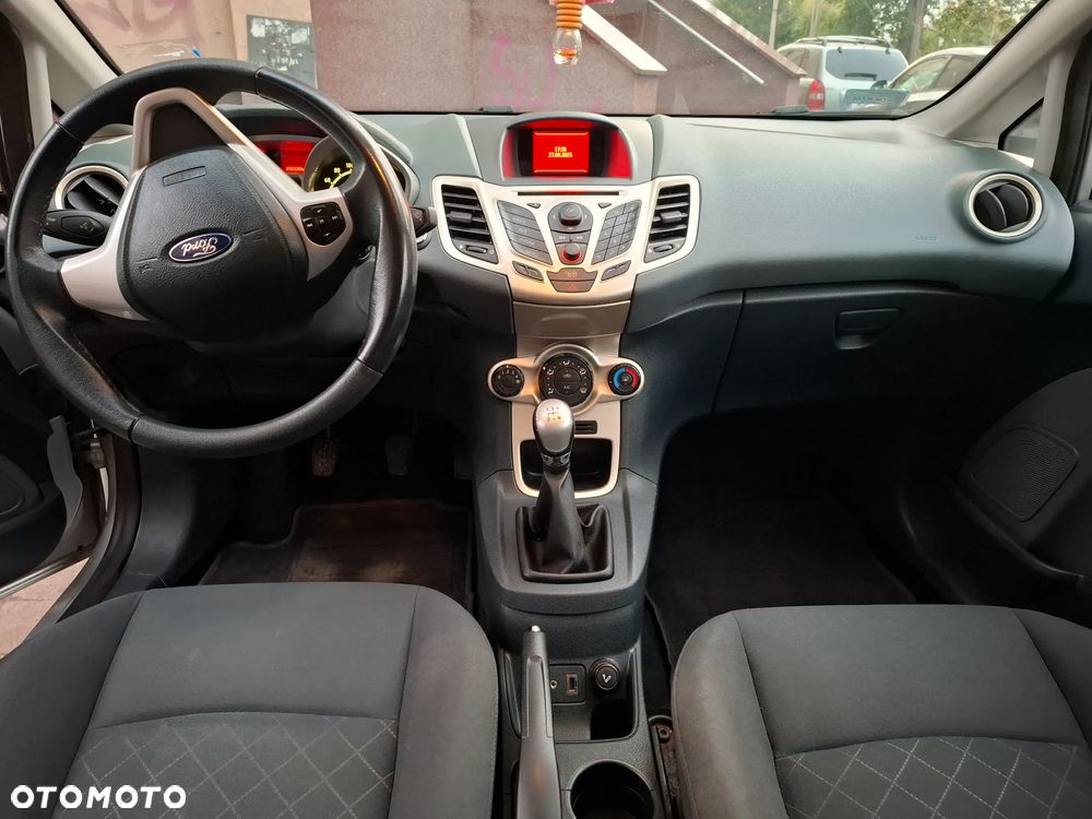 Ford Fiesta 1.25 Ghia - 8