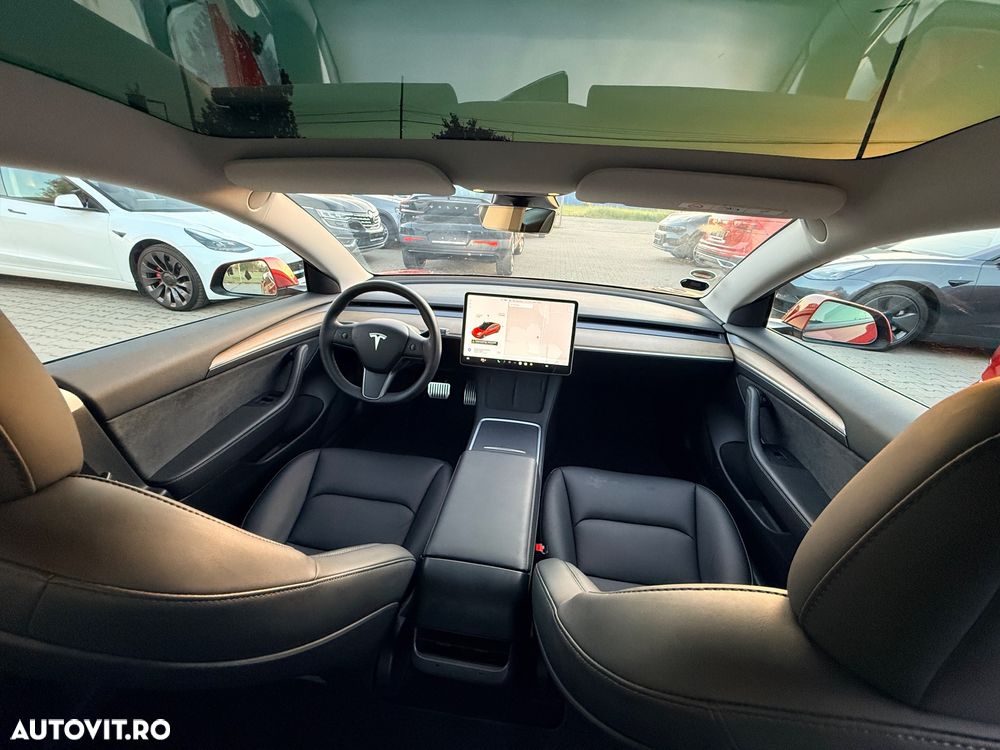 Tesla Model 3 - 8