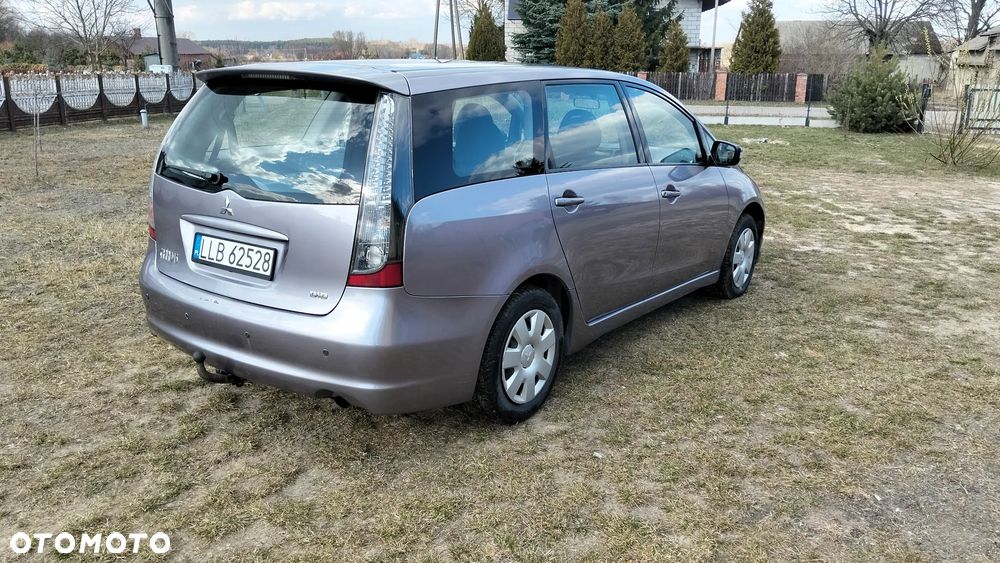 Mitsubishi Grandis - 2