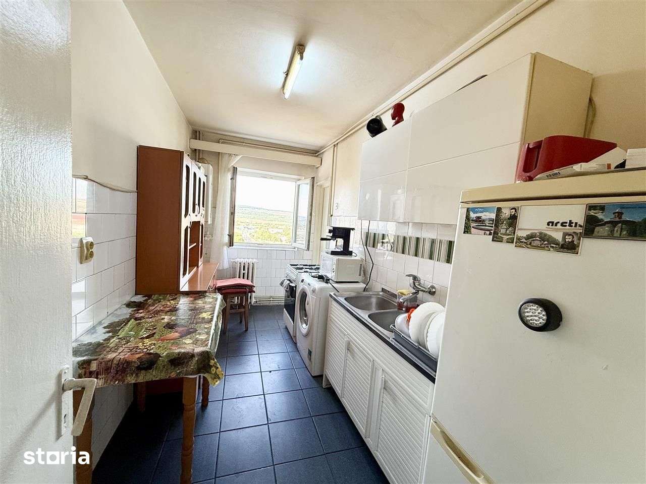 Ap. 3 camere, balcon - 69 mp utili, decoamndat - Vasile Aaron — fotografia 1