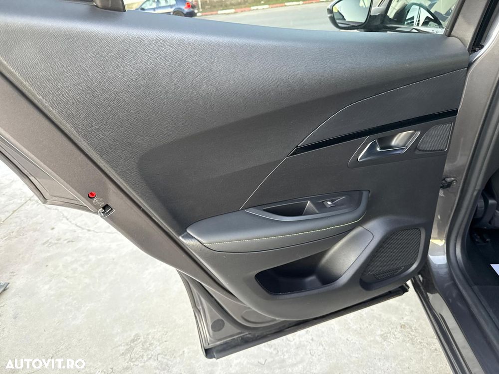 Peugeot 2008 PureTech 130 EAT8 GT Pack - 38