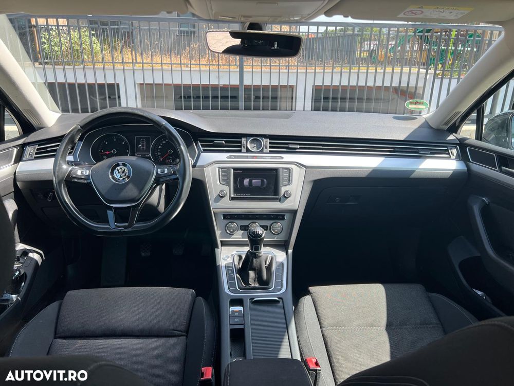 Volkswagen Passat 2.0 TDI Comfortline - 11