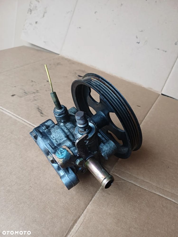 Pompa wspomagania Mitsubishi Carisma 1.8 gdi  2003r lift 4G93 - 2