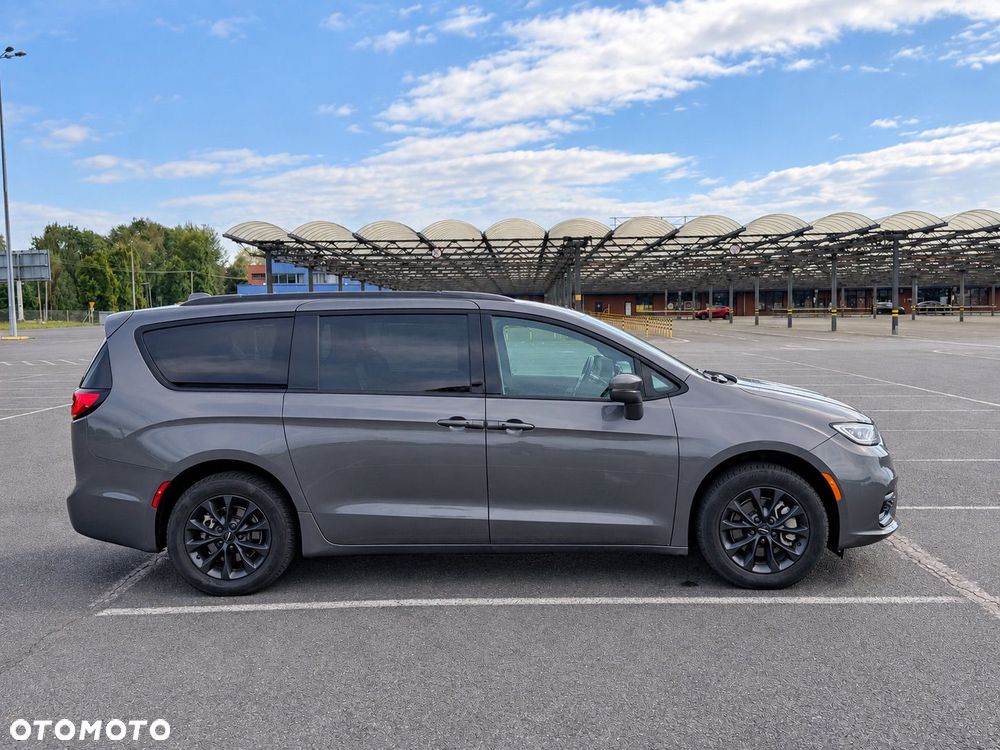 Chrysler Pacifica - 5