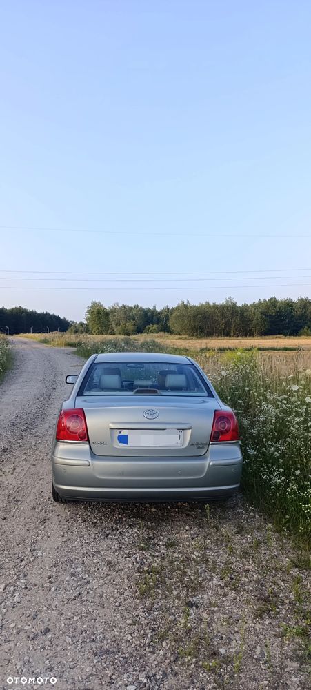 Toyota Avensis - 2