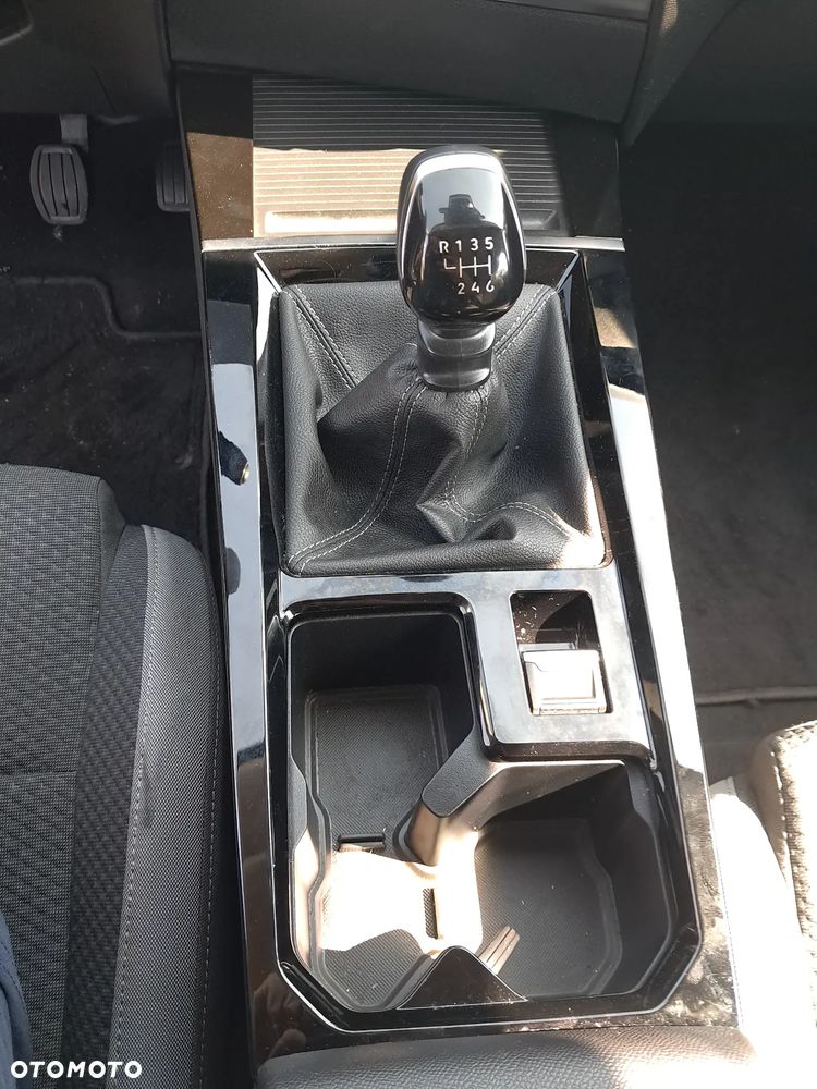 Opel Astra VI 1.2 T Edition S&S - 19