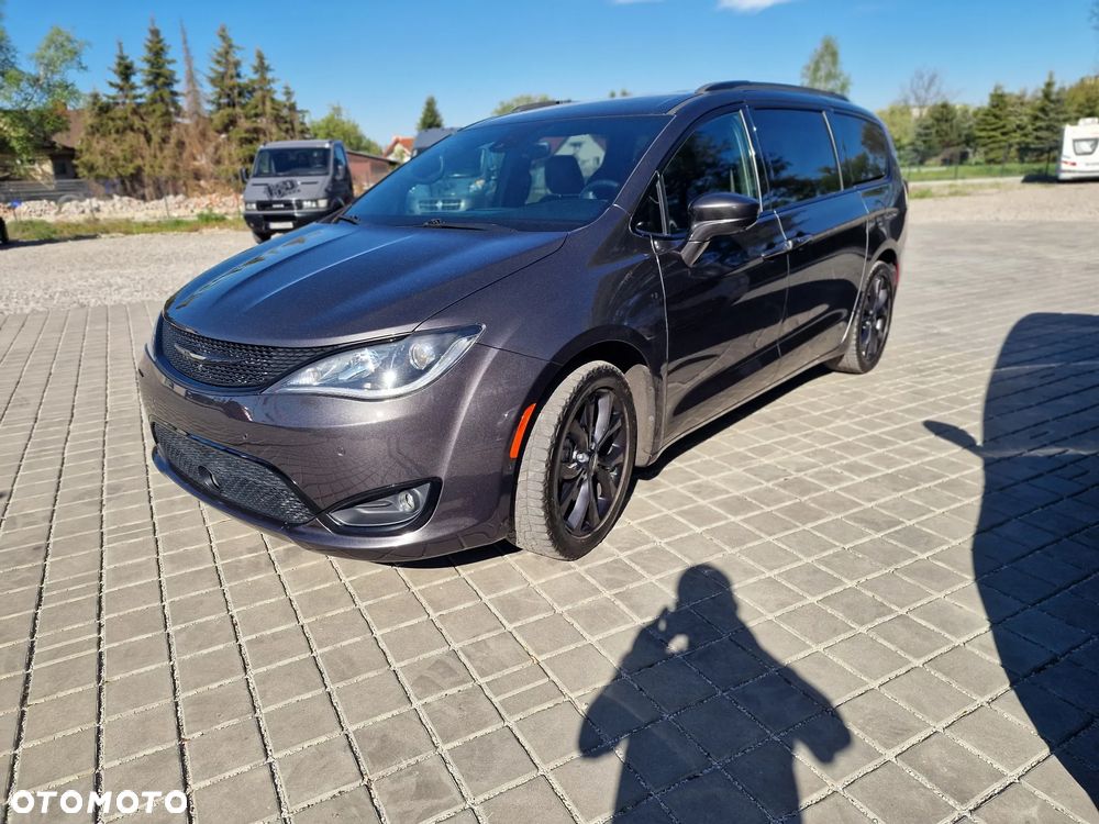 Chrysler Pacifica - 3