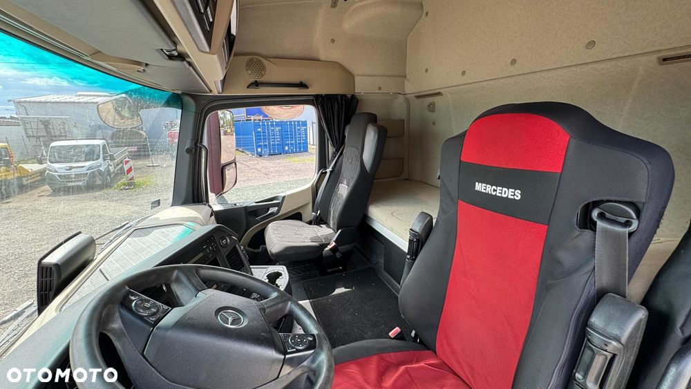 Mercedes-Benz Actros - 13