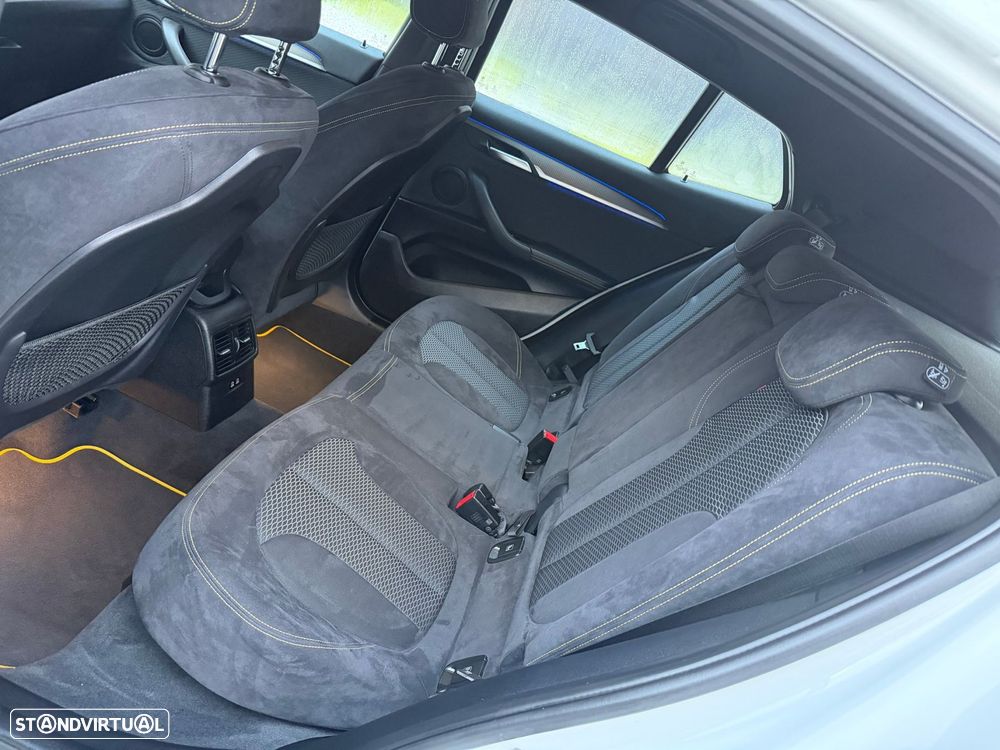 BMW X2 18 d sDrive Auto X Pack M - 16