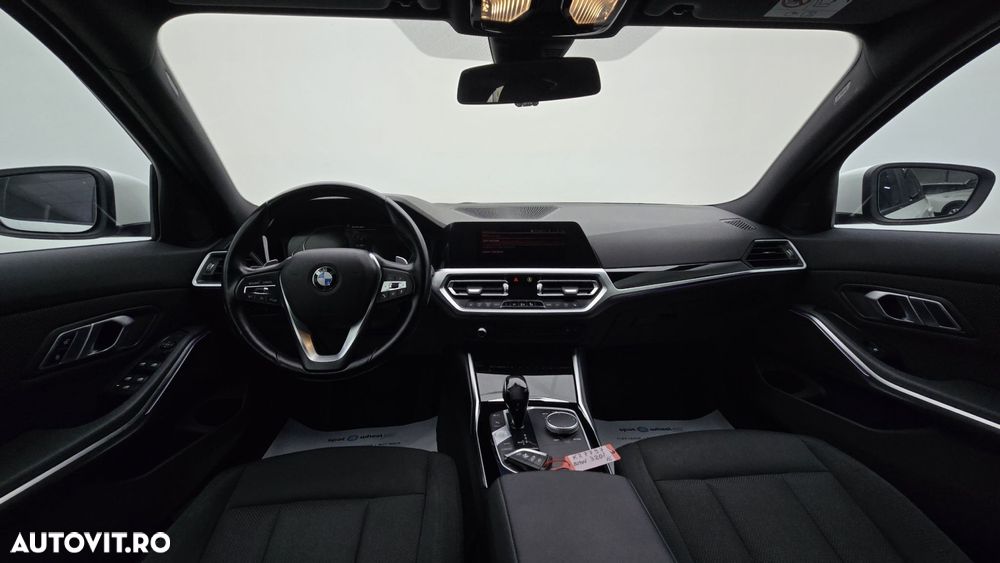 BMW Seria 3 320i AT - 14