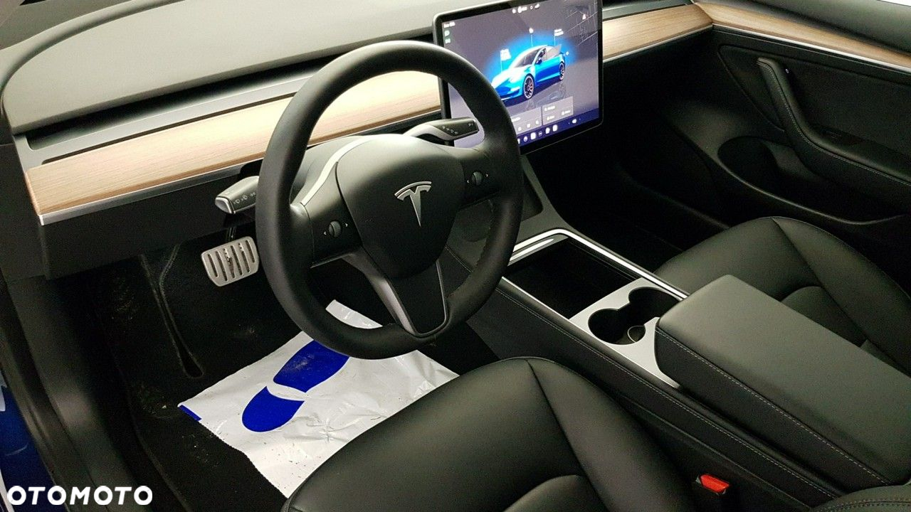 Tesla Model 3 - 10