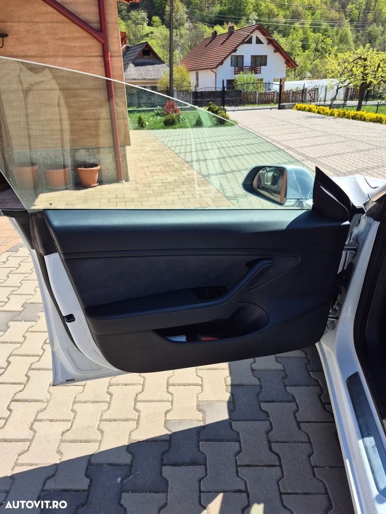 Tesla Model 3 - 14