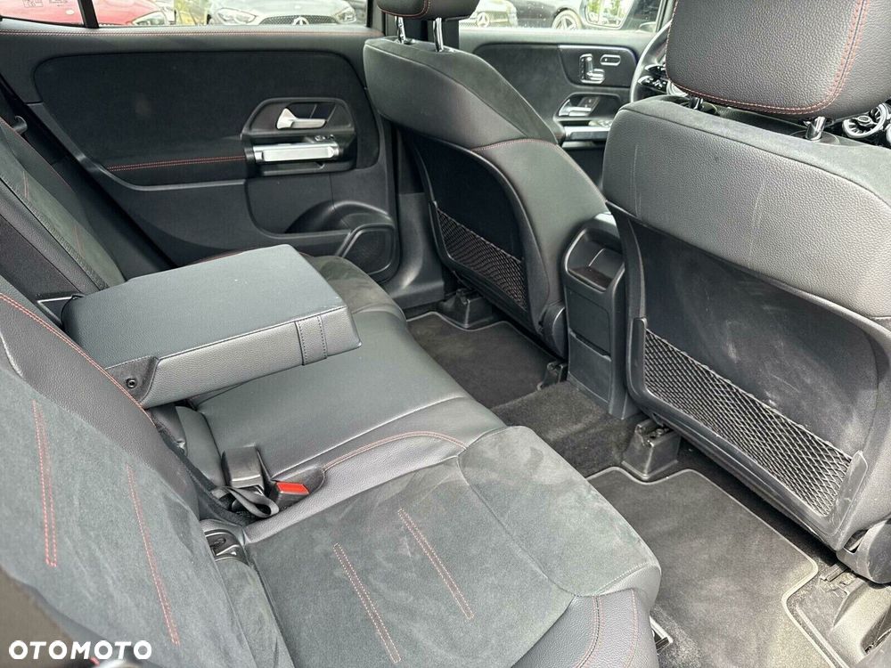 Mercedes-Benz GLB 200 AMG Line 7G-DCT - 17