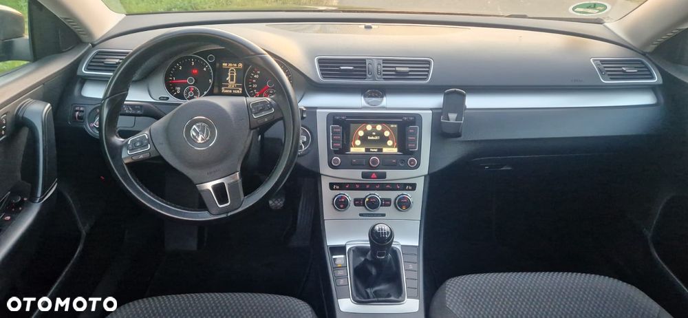 Volkswagen Passat 2.0 Blue TDI SCR Comfortline - 5