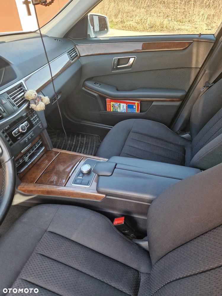 Mercedes-Benz Klasa E 220 CDI DPF BlueEFFICIENCY 7G-TRONIC Elegance - 8