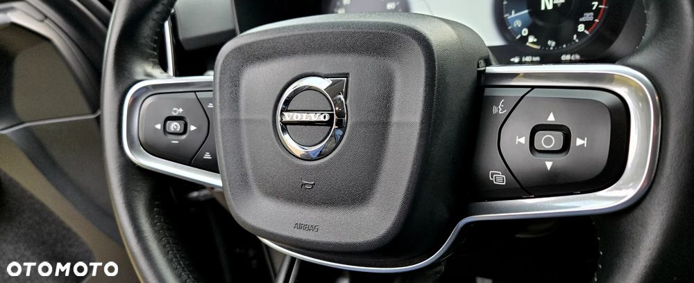 Volvo XC 40 T3 Momentum Pro - 28