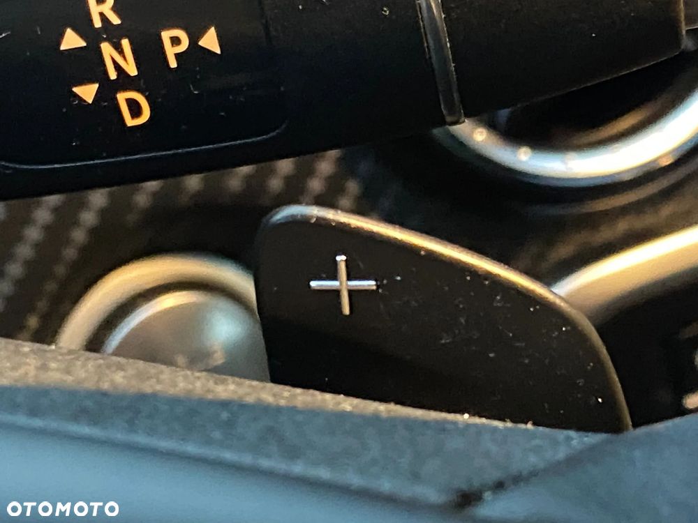 Mercedes-Benz GLA 200 d 7G-DCT - 27