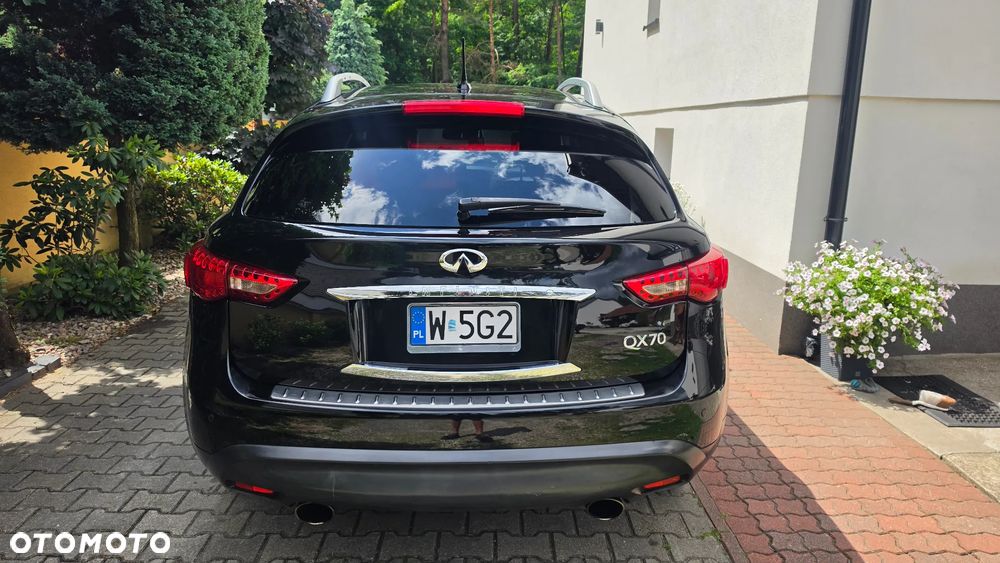Infiniti QX70 - 10