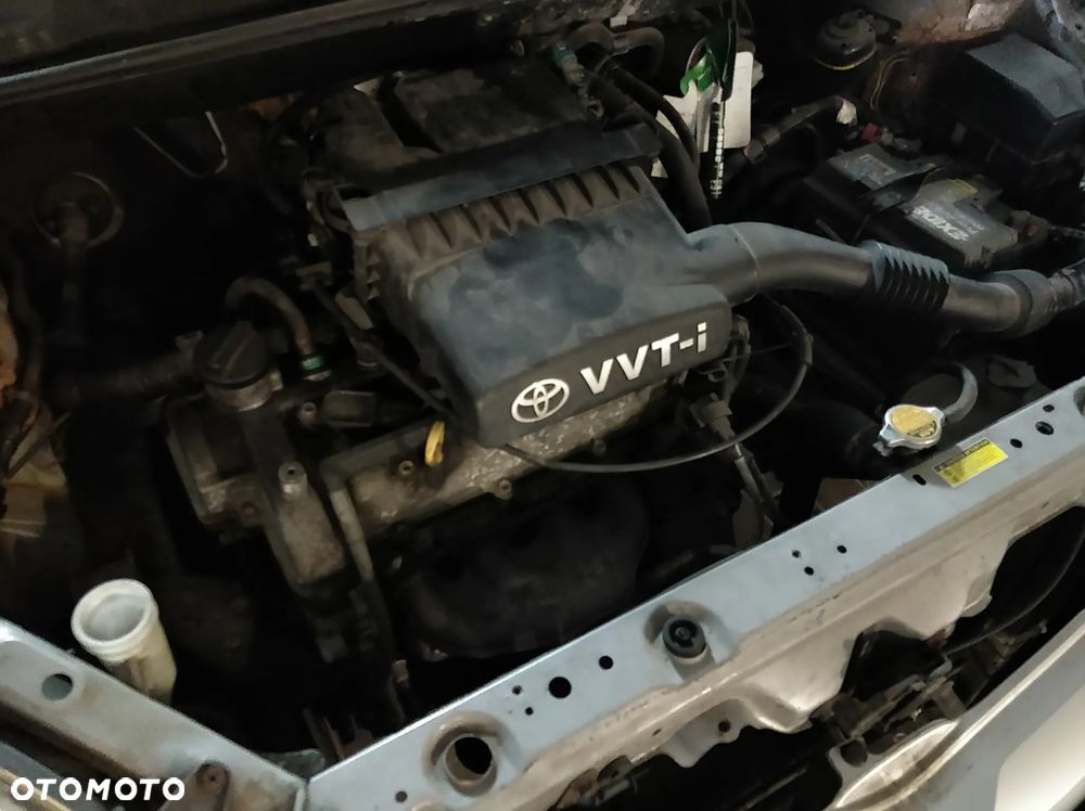 Toyota Yaris 1.0 Base - 8