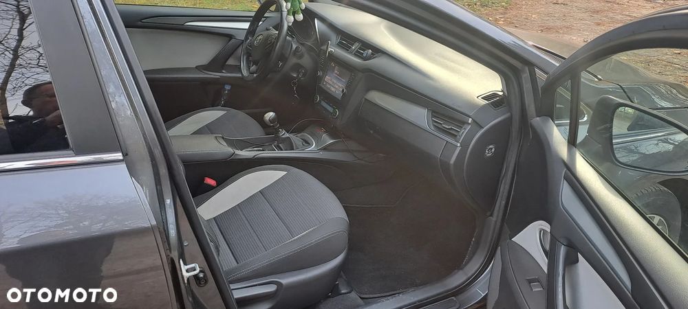 Toyota Avensis 2.0 D-4D Premium - 17