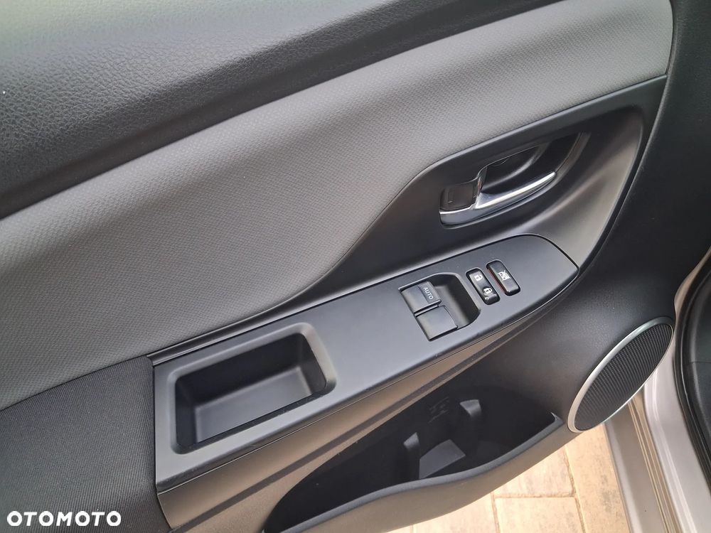 Toyota Yaris Hybrid 100 Dynamic - 11