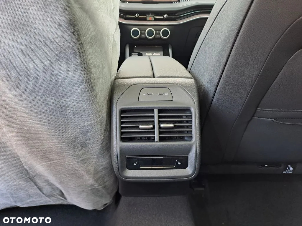 Skoda Superb 2.0 TSI L&K DSG - 8
