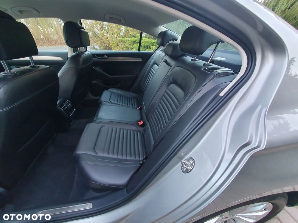Volkswagen Passat 2.0 TDI SCR DSG Highline - 11
