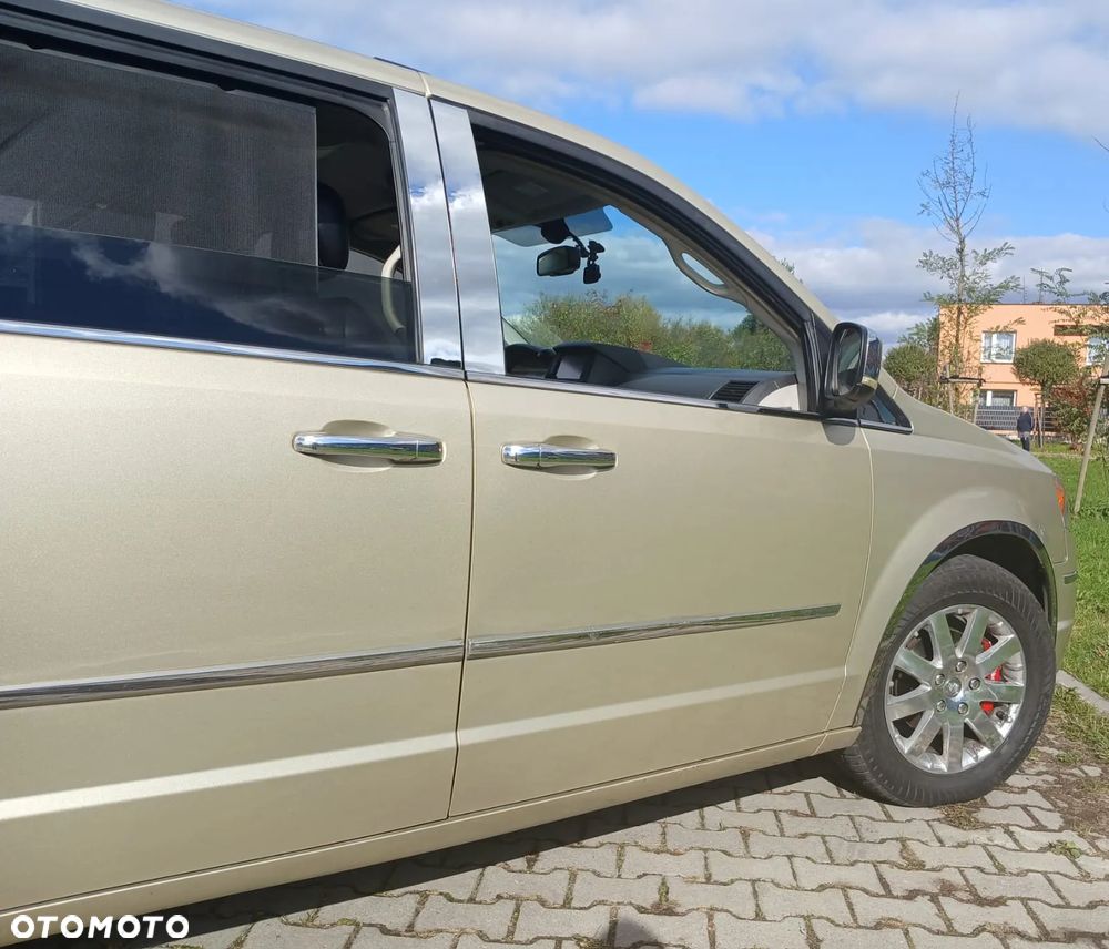 Chrysler Grand Voyager 2.8 CRD Limited - 21