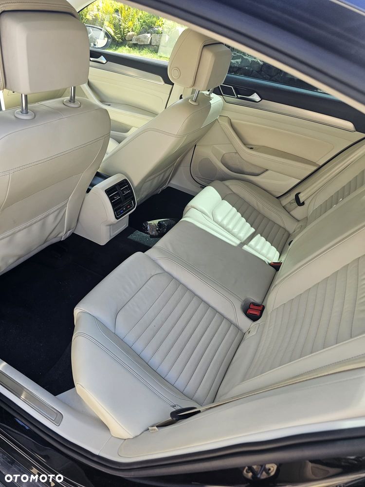 Volkswagen Passat 2.0 TSI (BlueMotion Technology) 4Motion DSG Highline - 13