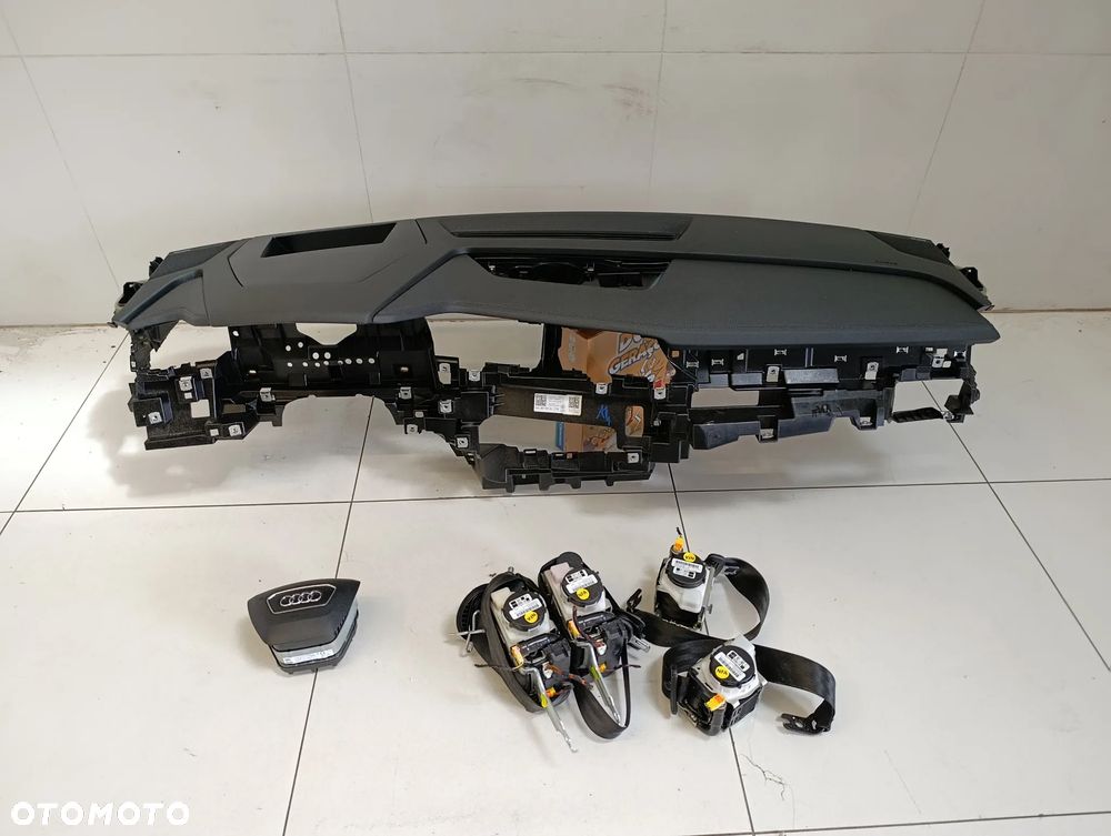 Deska konsola poduszki pasy eu head up #2 Audi Q8 e-tron etron lift - 1