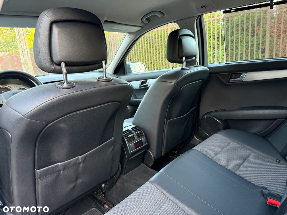 Mercedes-Benz Klasa C 220 CDI DPF Avantgarde - 12
