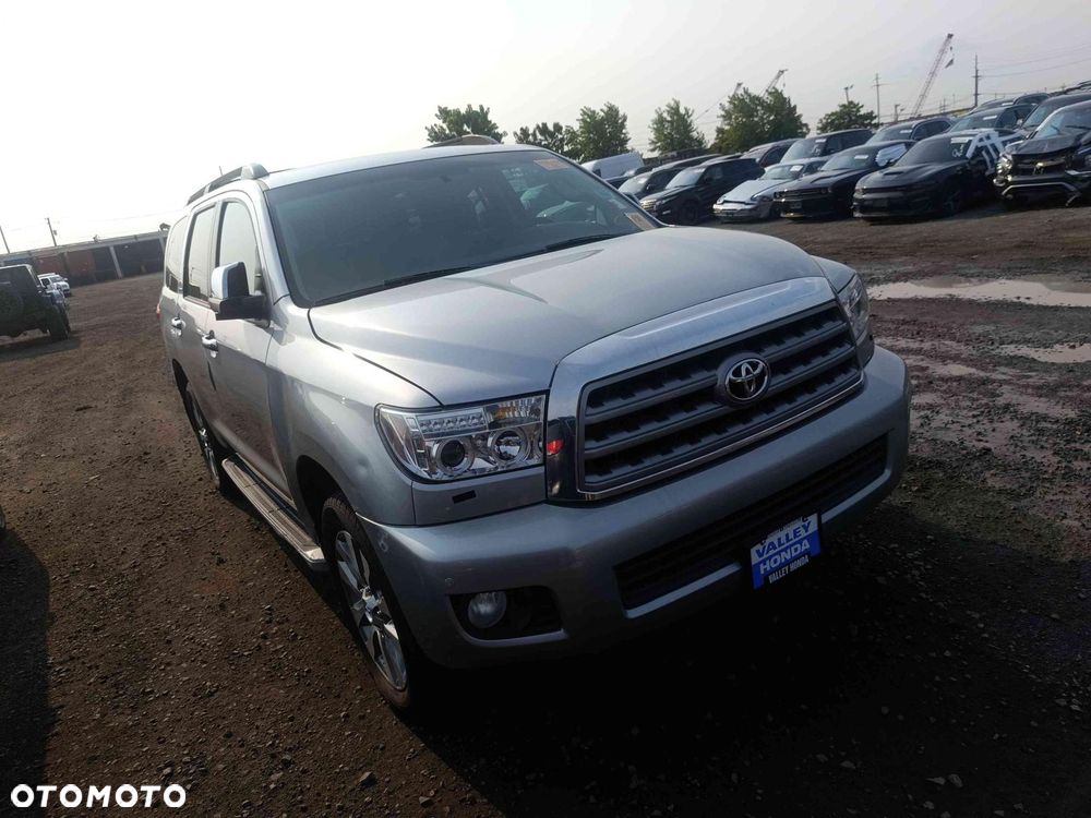 Toyota Sequoia - 1