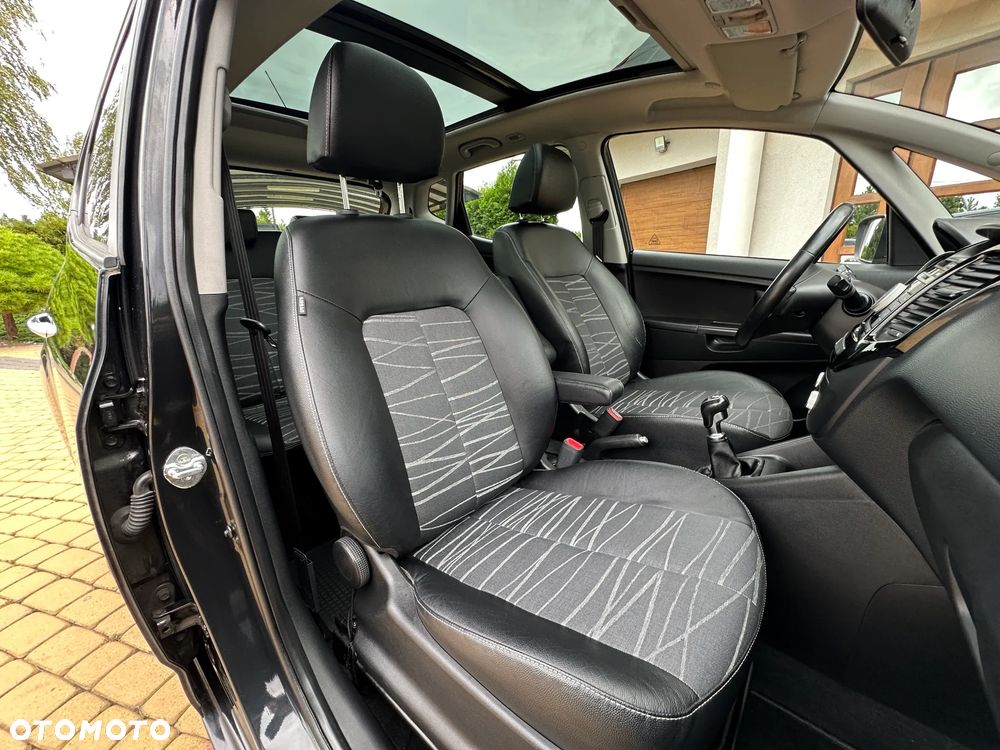 Kia Venga - 22