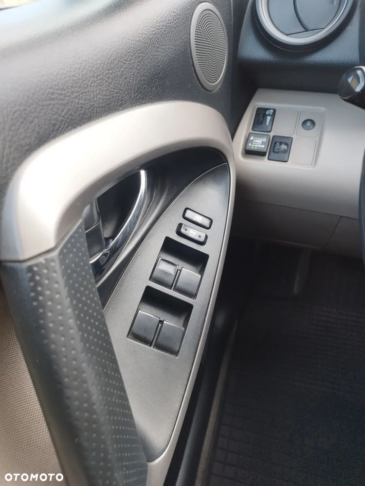 Toyota RAV4 - 8