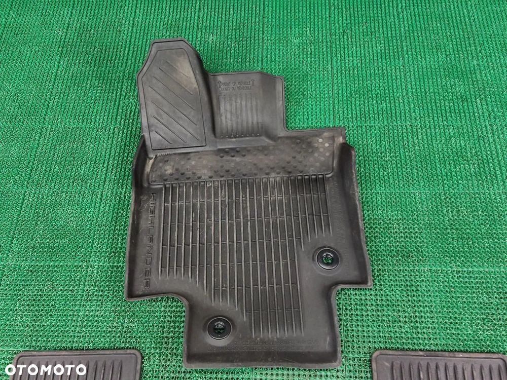 TOYOTA HIGHLANDER 2.5h 20-24r Dywaniki Gumowe - 2