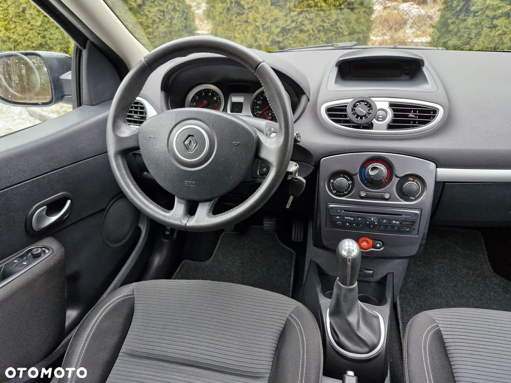 Renault Clio 1.2 16V 75 Dynamique - 10