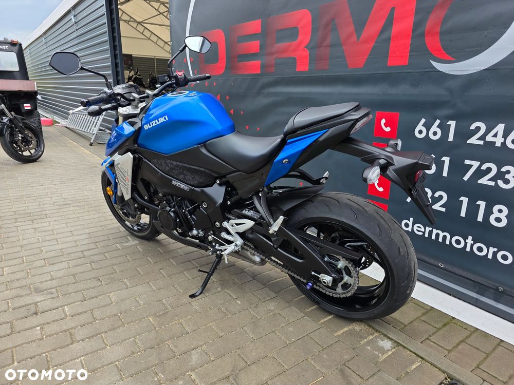 Suzuki GSX - 6