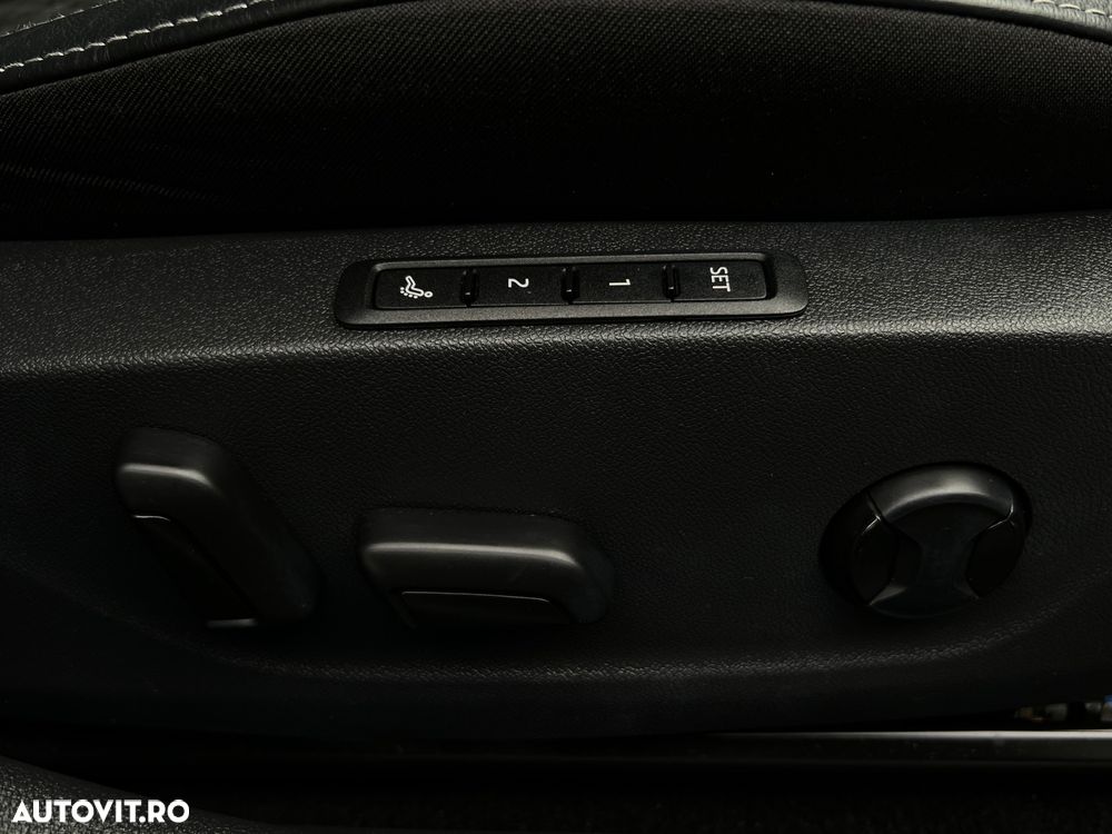 Skoda Octavia 2.0 TDI DSG RS Plus - 32