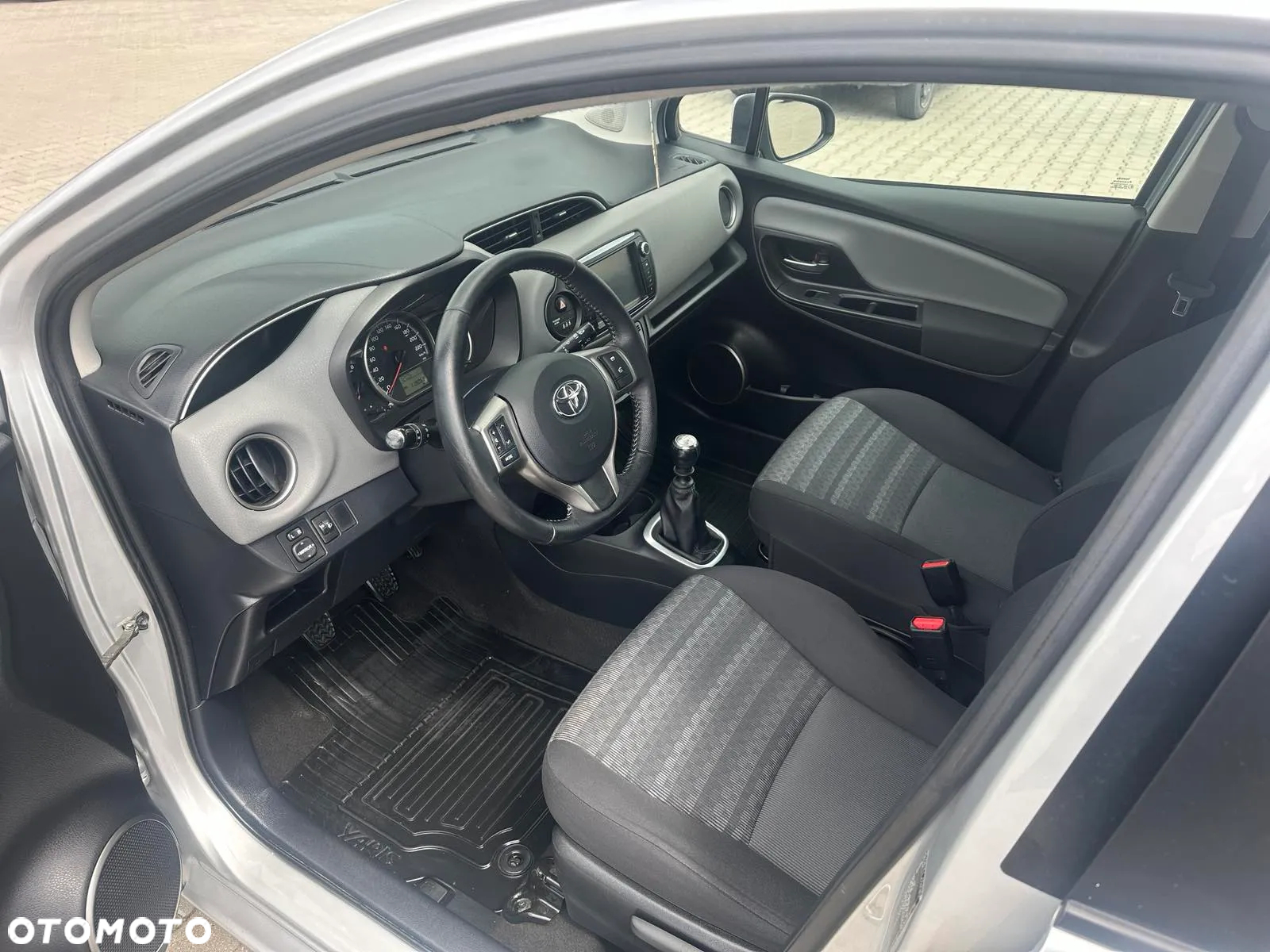 Toyota Yaris 1.33 Premium - 8