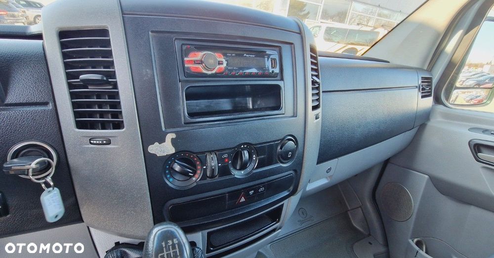 Mercedes-Benz Sprinter - 13