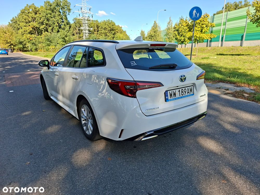 Toyota Corolla ver-1-8-hybrid-active - 7