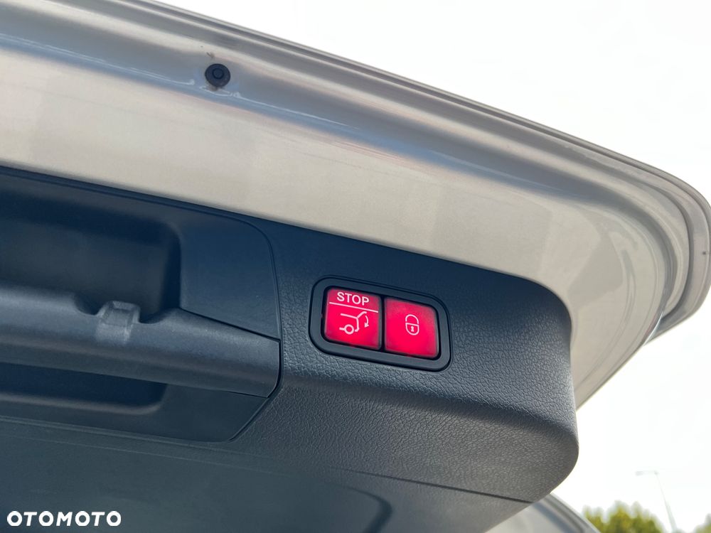 Mercedes-Benz GLB 250 4-Matic 8G-DCT - 24