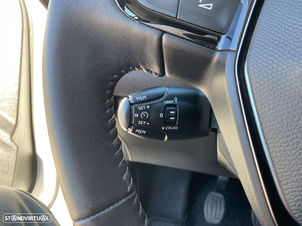 Peugeot 2008 1.2 PureTech Active - 37
